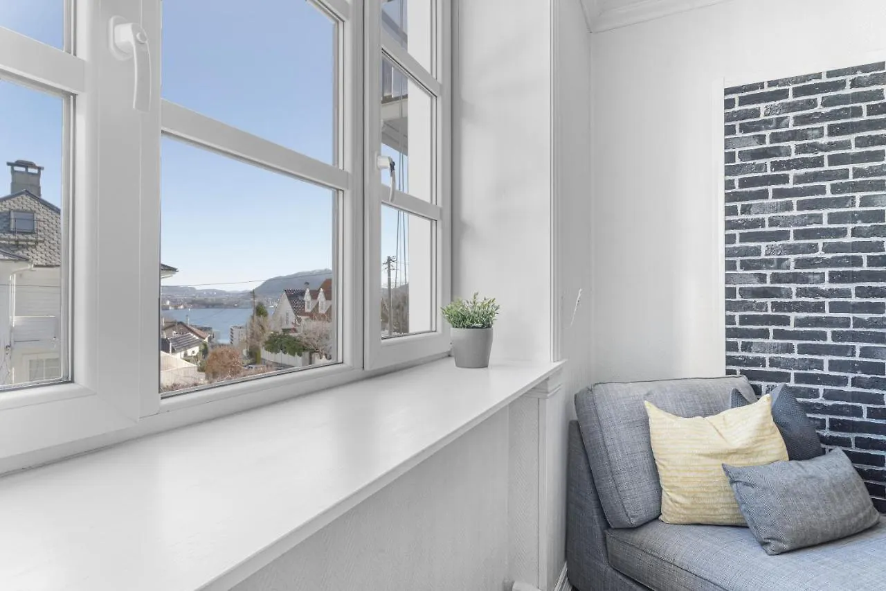 Big Central Apartment W/ A View And Parking Bergen Norveç