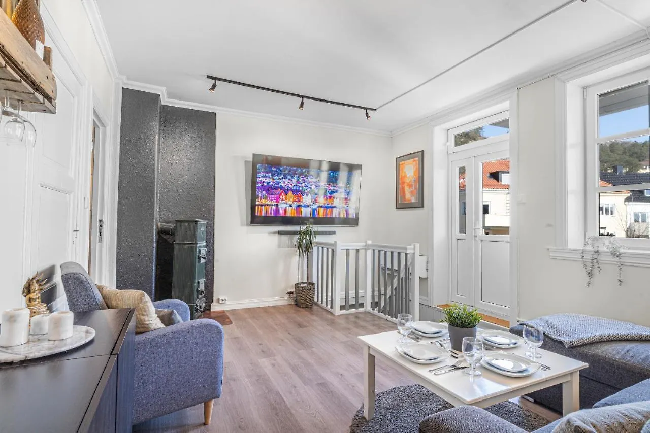 Big Central Apartment W/ A View And Parking Bergen 0*,  Norveç