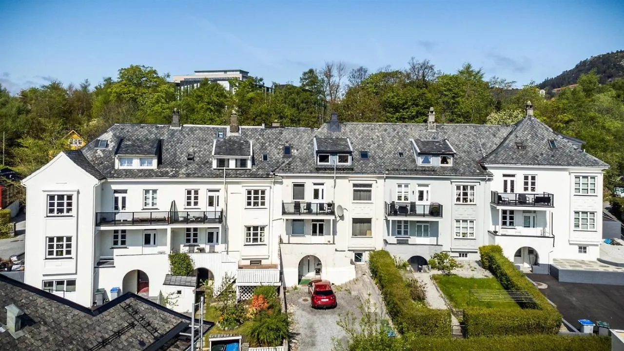 Big Central Apartment W/ A View And Parking Bergen