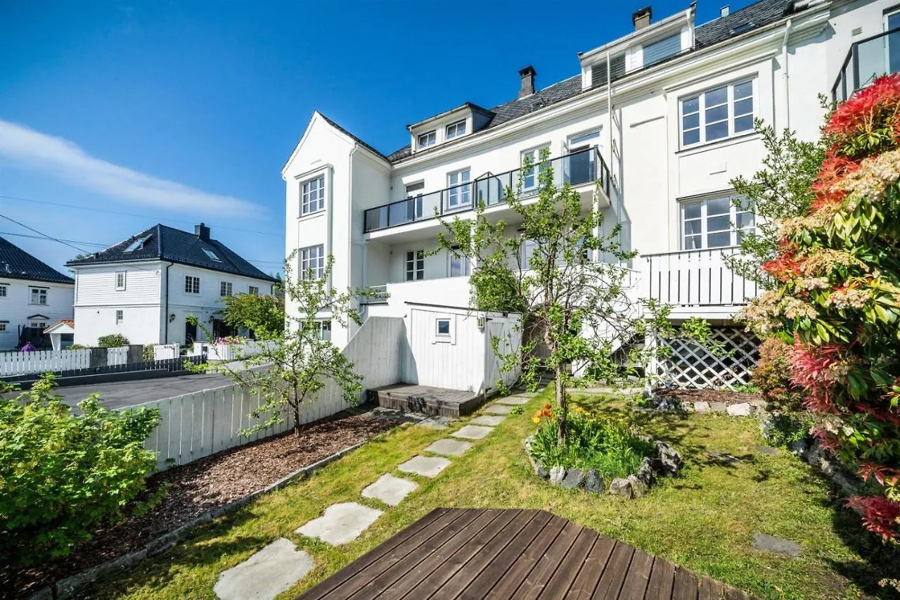 Big Central Apartment W/ A View And Parking Bergen Norveç